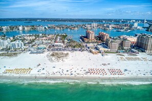 Clearwater Beach, 6 minute drive!