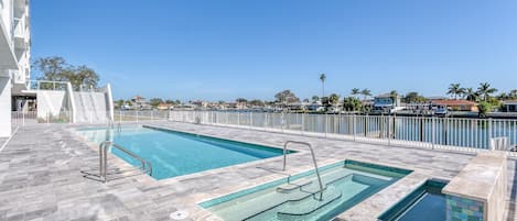 Pool/ Hot Tub, on the Intracoastal waterway!