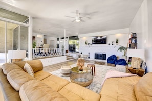Living Room | 3 Sleeper Sofas | Fireplace | Board Games | Smart TV