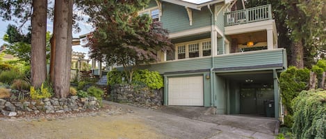 Tacoma Vacation Rental | 3BR | 1.5BA | Stairs Required for Access | 2,200 Sq Ft