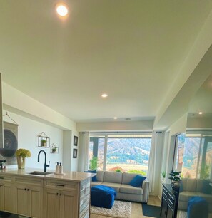 Rise and shine, pour a cup of coffee and enjoy the views!
