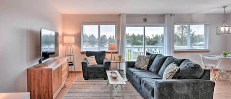 Ocean Shores Vacation Rental | 1BR | 1BA | Stairs Required | 965 Sq Ft