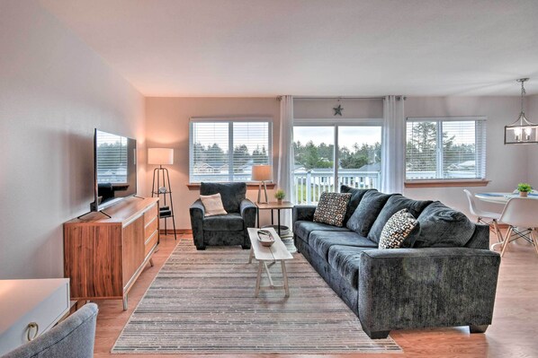 Ocean Shores Vacation Rental | 1BR | 1BA | Stairs Required | 965 Sq Ft