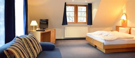 Premium-Doppelzimmer (2-4 Pers.), DU/WC, 1 komb. Wohn-, Schlafraum mit Schlafcouch-Fritz Aparthotel