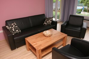 Ferienwohnung "Altbau" 1. OG, 60qm, 1 Schlafzimmer, 1 Wohn-/Schlafbereich max. 4 Personen-Altbau 1.OG Wohnzimmer