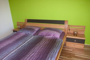 Ferienwohnung "Altbau" 1. OG, 60qm, 1 Schlafzimmer, 1 Wohn-/Schlafbereich max. 4 Personen-Ferienwohnung ALtbau 1.OG Schlafzimmer