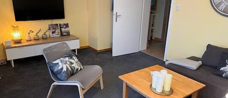 Ferienwohnung mit 66qm, 2 Schlafraum. max. 4 Personen-3-Zi-Whg 2OG - Wohnzimmer