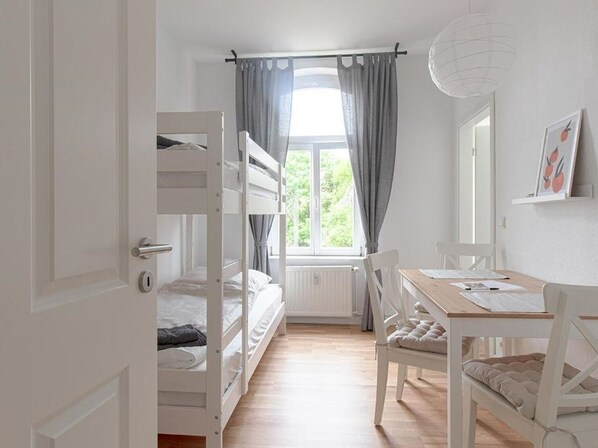 Ferienwohnung, 40 qm, 2 Schlafzimmer, max. 4 Personen-Zimmer mit Etagenbett