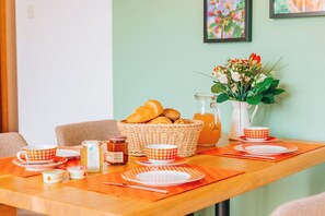 Ferienwohnung Apfel, 55qm, 2 Schlafzimmer, max. 2 Erwachsene und 2 Kinder-Essbereich der Wohnung Apfel