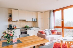 Ferienwohnung Himbeere, 55qm, 2 Schlafzimmer, max. 2 Erwachsene und 2 Kinder-Wohn- und Essbereich der Wohnung Himbeere