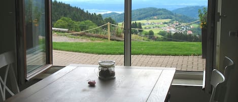 Weitblick, Typ B, 55 qm, Parterre, max. 2 Erw + 2 Kind-Ausblick aus dem Wohnzimmer