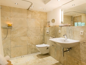 Weitblick, Typ B, 55 qm, Parterre, max. 2 Erw + 2 Kind-neues Badezimmer mit begehbarer Dusche