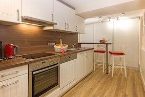 Weitblick, Typ B, 55 qm, Parterre, max. 2 Erw + 2 Kind-Küche mit Thekenbereich