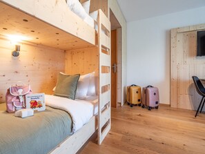 Familienapartment mit 65qm, 1 Schlafzimmer mit Doppel- und Stockbett, max. 6 Personen-stuub jostal