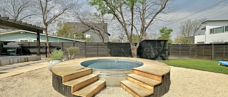 Bañera de hidromasaje al aire libre