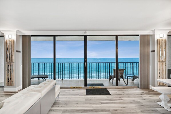 STUNNING VIEWS!   60Feet of GLASS!  804E
