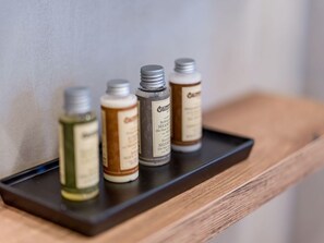 Bathroom amenities