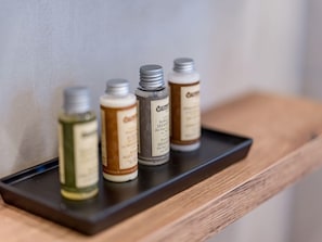 Bathroom amenities