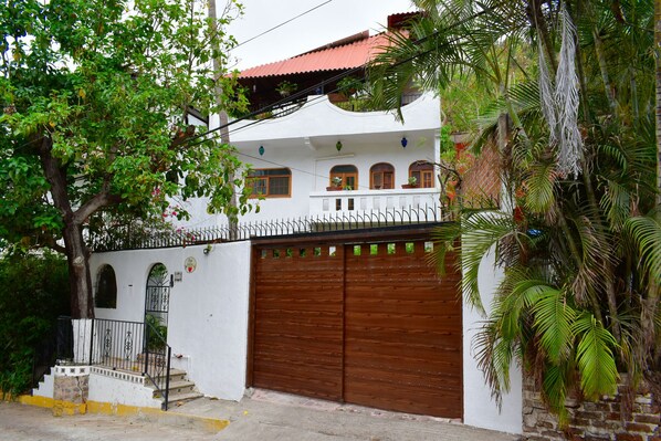 Welcome to our villa in the Zona area!