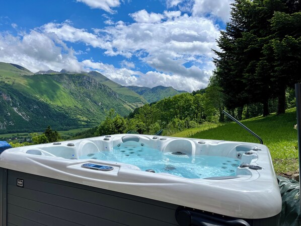 JACUZZI EXTÉRIEUR 7 PLACES