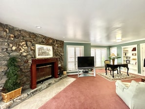"Furniture","Indoors","Living Room","Fireplace","Screen"