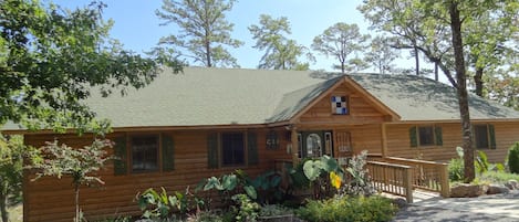 "House","Cabin","Log Cabin","Outdoors","Shelter"