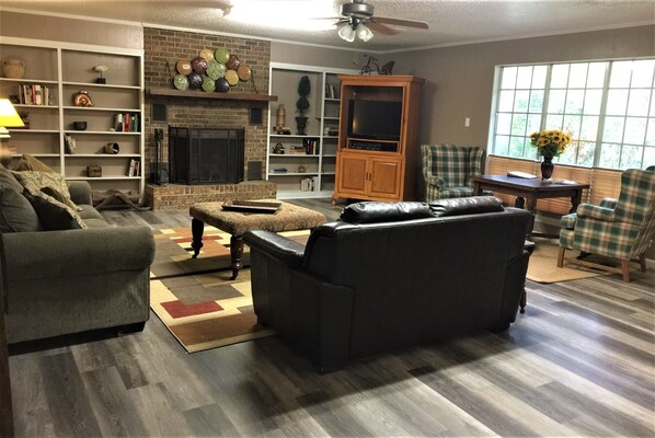 Furniture, Indoors, Living Room, Floor, Flooring