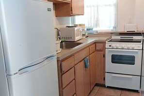 Full kitchen