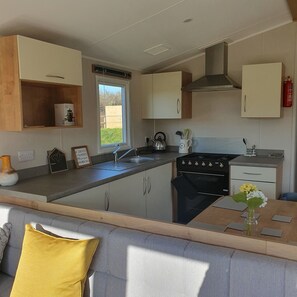 kitchen/dining area