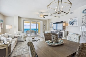 interiors-dining area-119778 - balcony - 006