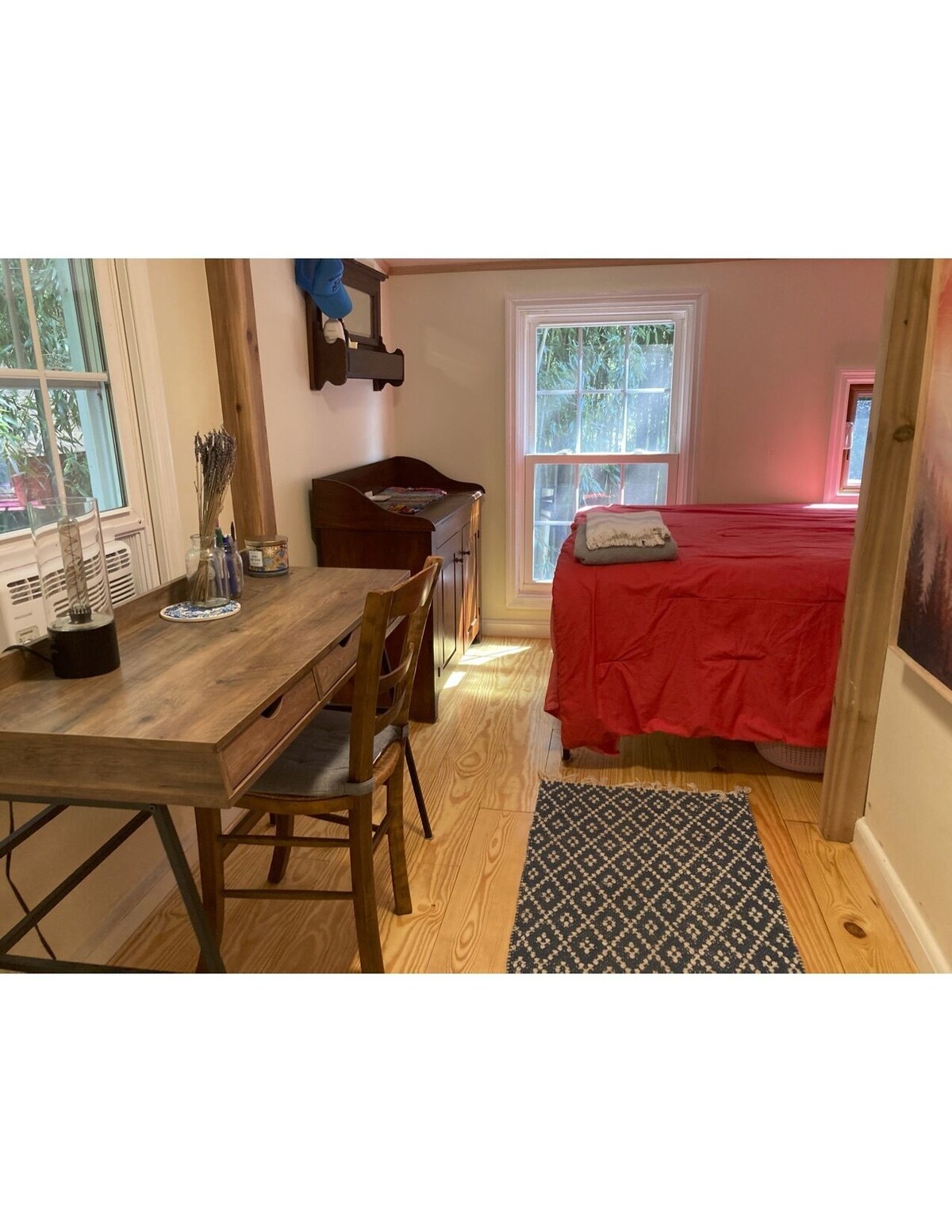 East Hampton/Springs Cottage- minutes walk to sea