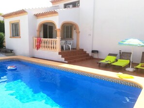 Building, Property, Sky, Light, Azure, Swimming Pool, Plant, Window, Shade, Tree