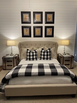 Super comfortable adjustable queen bed with premium linens