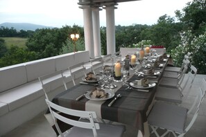 Outdoor dining