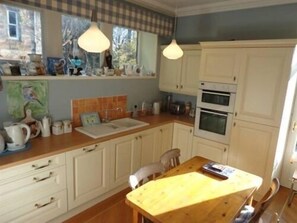 Coach House Kitchen G12 9NP