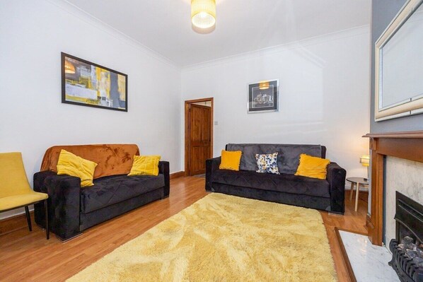 Spacious living room