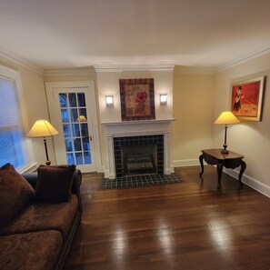 LIVING ROOM w / Fireplace
