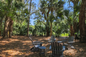 Palm Warbler has a shaded backyard with views of the Cougar Point golf course.