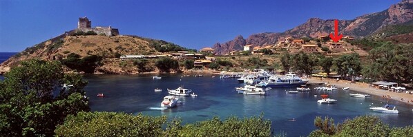 le village de Girolata
maison désignée par une flèche rouge