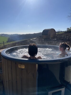 Outdoor spa tub