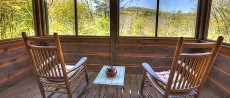 Four Ridges Lodge - Blue Ridge Mountain View Cabin Rental