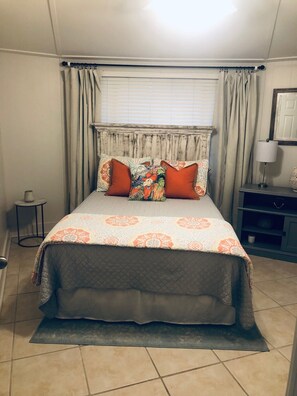 Bedroom 2 (Full Bed)