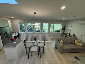 Dining area for 4 people, with total privacy with a view to the forest.