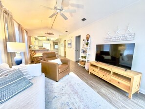 Come enjoy our beautiful beach cottage that backs up to St. Andrews State Park and it just a 2 minute golf cart ride to a private beach boardwalk.