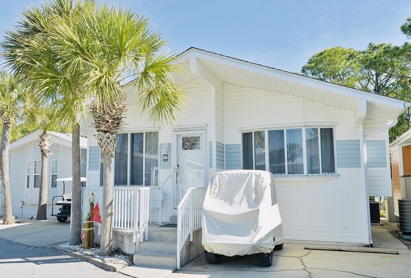 Adorable 3 bedroom, 2 bath single-level cottage