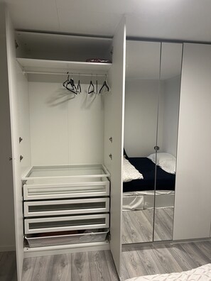 Wardrobe for guest main bedroom 