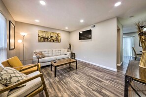 Living Room | Smart TV | Central A/C