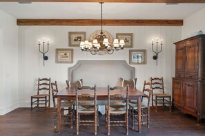 Gorgeous dining table and seating, adjacent to kitchen and the den 