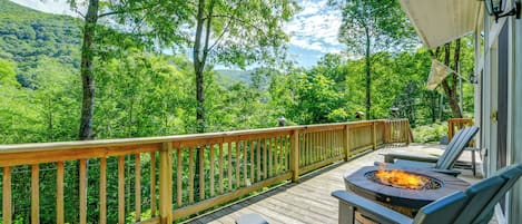 Maggie Valley Vacation Rental | 3BR | 2.5BA | 1,800 Sq Ft | Stairs Required