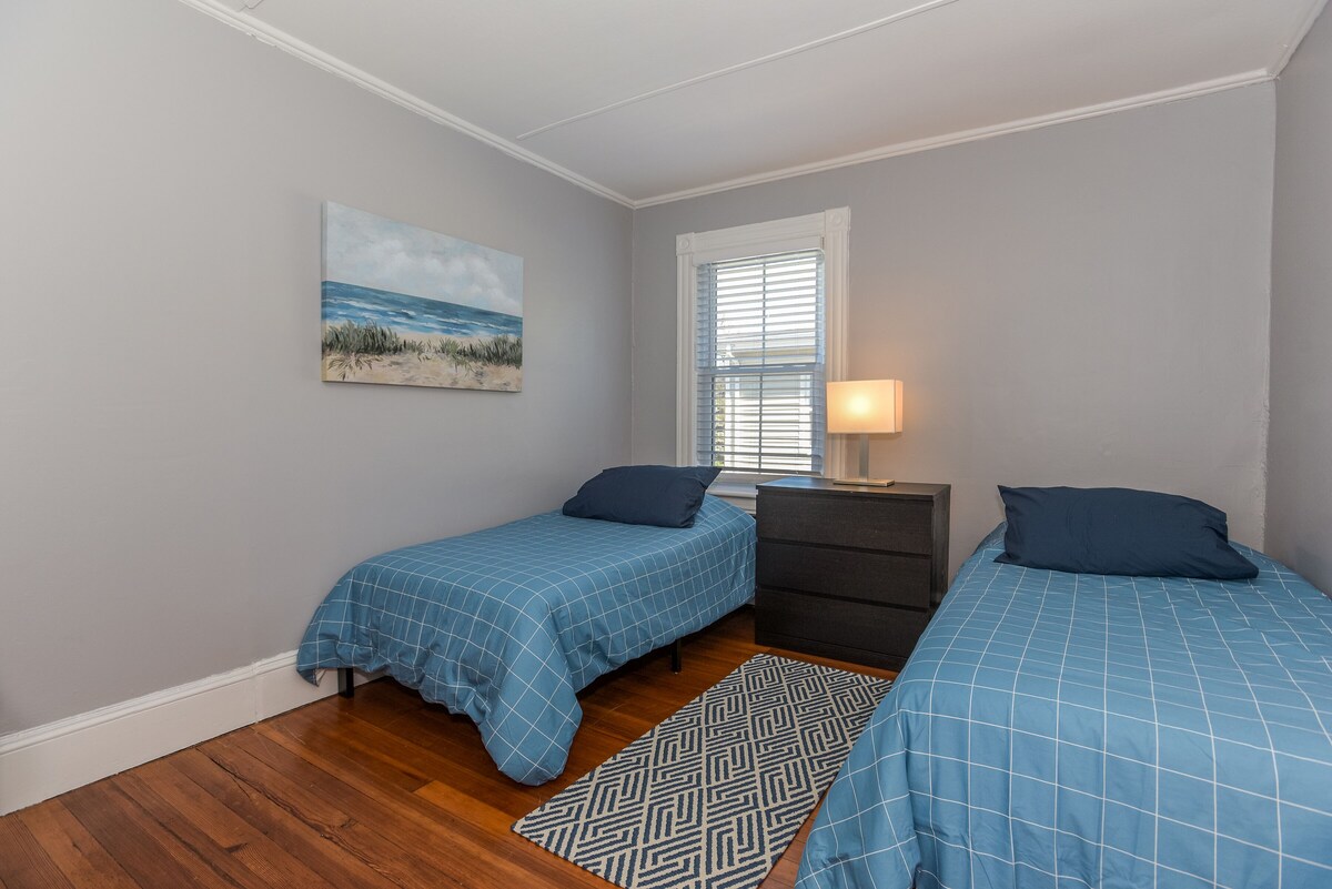 Downtown Mystic Comfortable Renovated Apartment